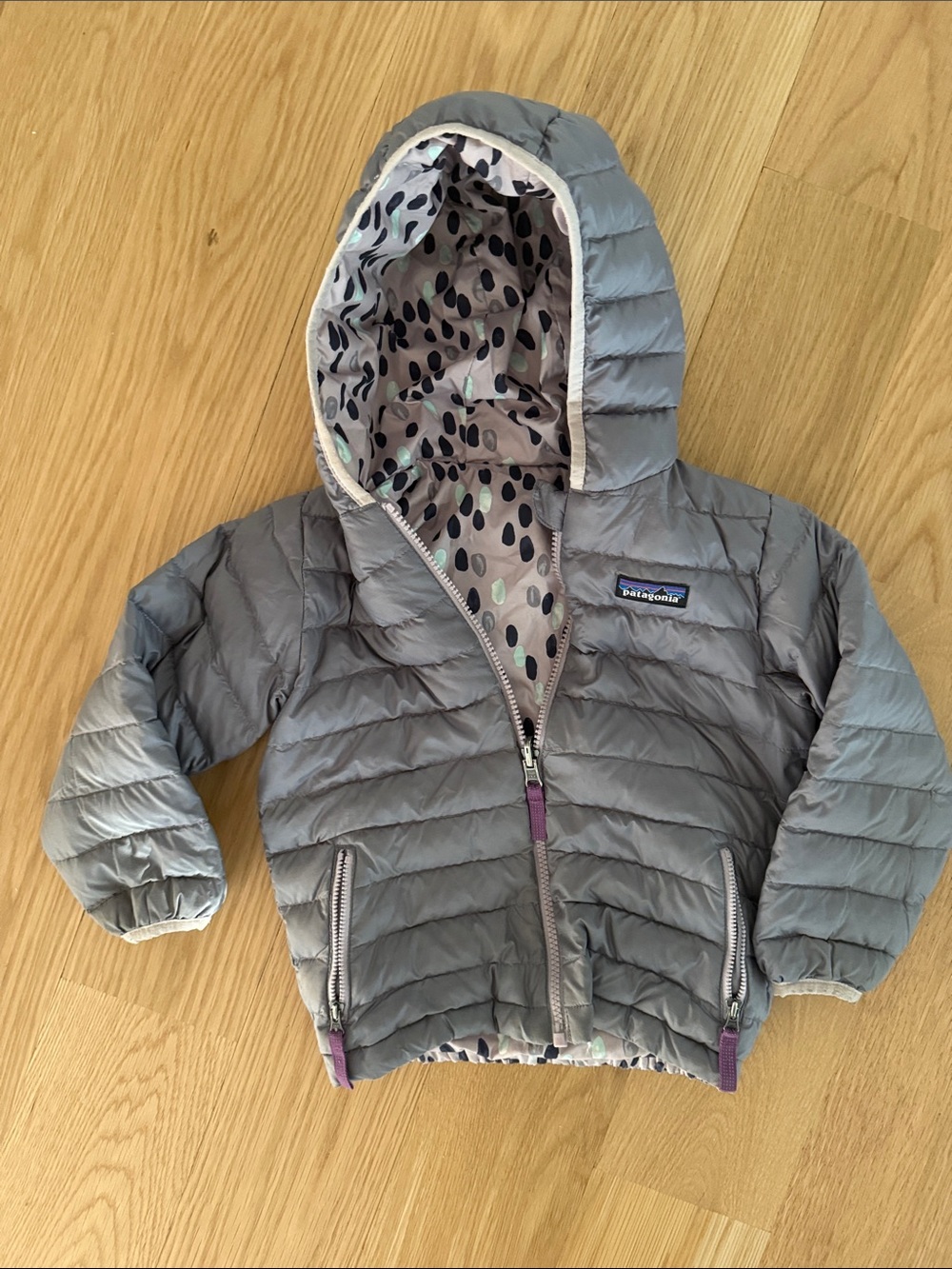 Patagonia Girls Reversible Down Sweater Hoody Jacket, 4t